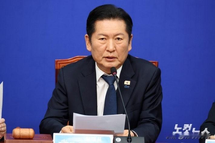 【韩国新闻：总统和执政党党首矛盾扩大化——李在明官方粉丝群体移除郑清来】Nav