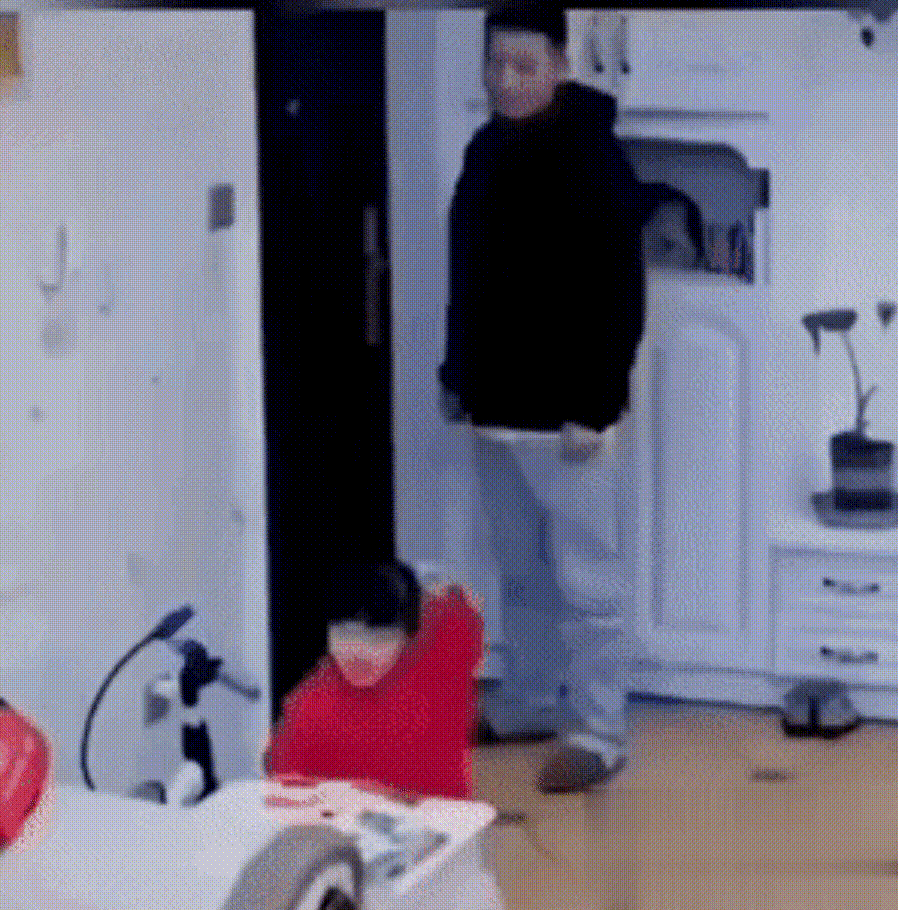 爸爸出门啦！耶！耶！耶！耶……