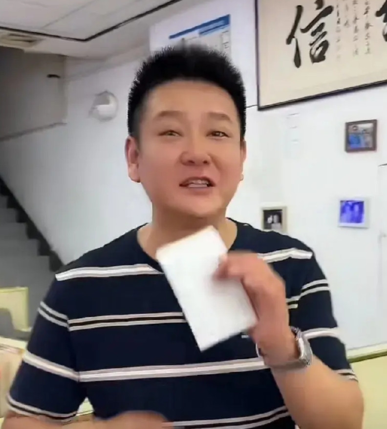 近日，郑州面馆七个人点一份面的视频冲上热搜，首先声明，不是兰州拉面馆，因为吃兰州