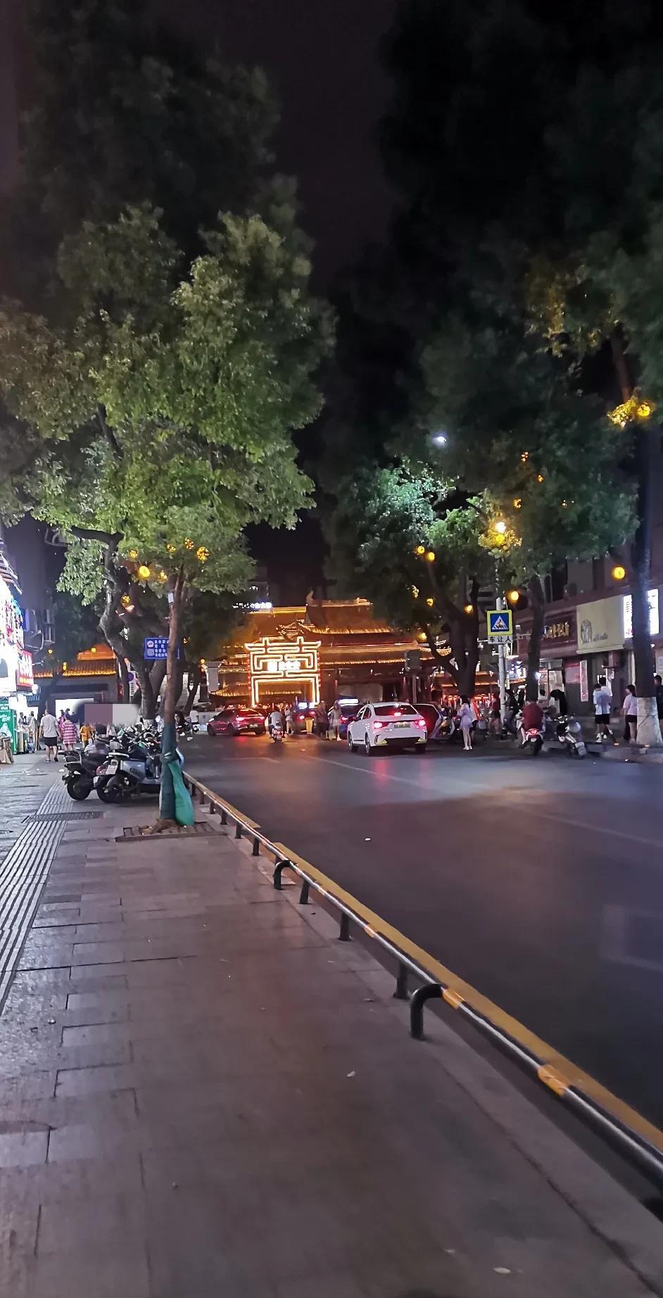 天塌了同事被气得半死，儿子已经被警校录取，一家人欢天喜地等待着开学。万万没想