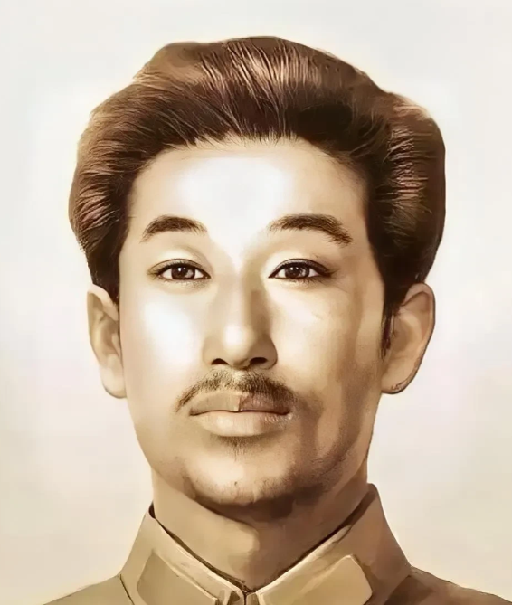 1942年，赵尚志牺牲后，一个汉奸在验尸时，用脚踢了踢他的脑袋，这时，旁边叛变的