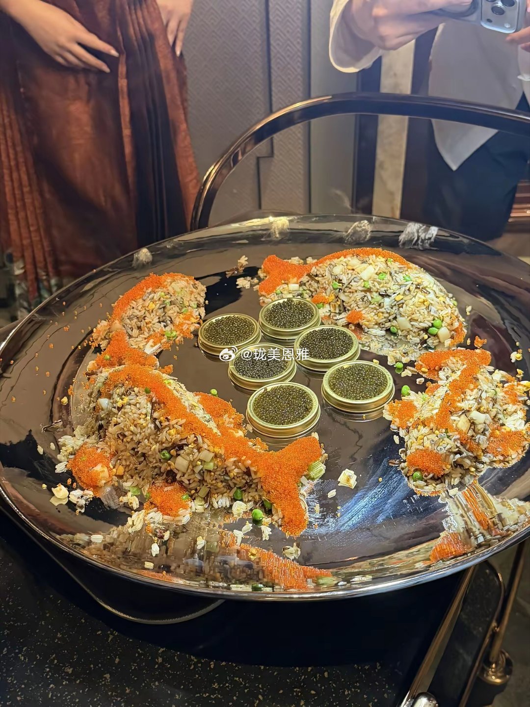 周星驰电影“食神”戴龙亲手做的5000元炒饭，到底有何玄机？