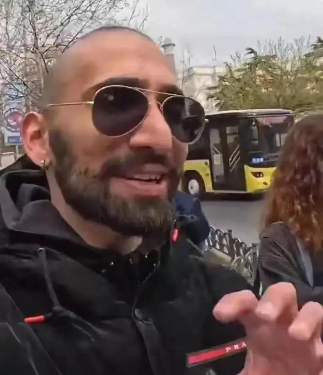 印度人确实无耻这是一个印度网红在土耳其的恶劣行径。其在旅游途中雇佣了多名土耳