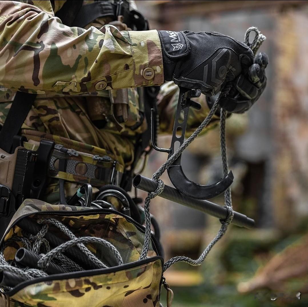 特种部队已经开始使用碳纤维编织绳，主要是考虑其材质特别轻量，别看就这直径10m