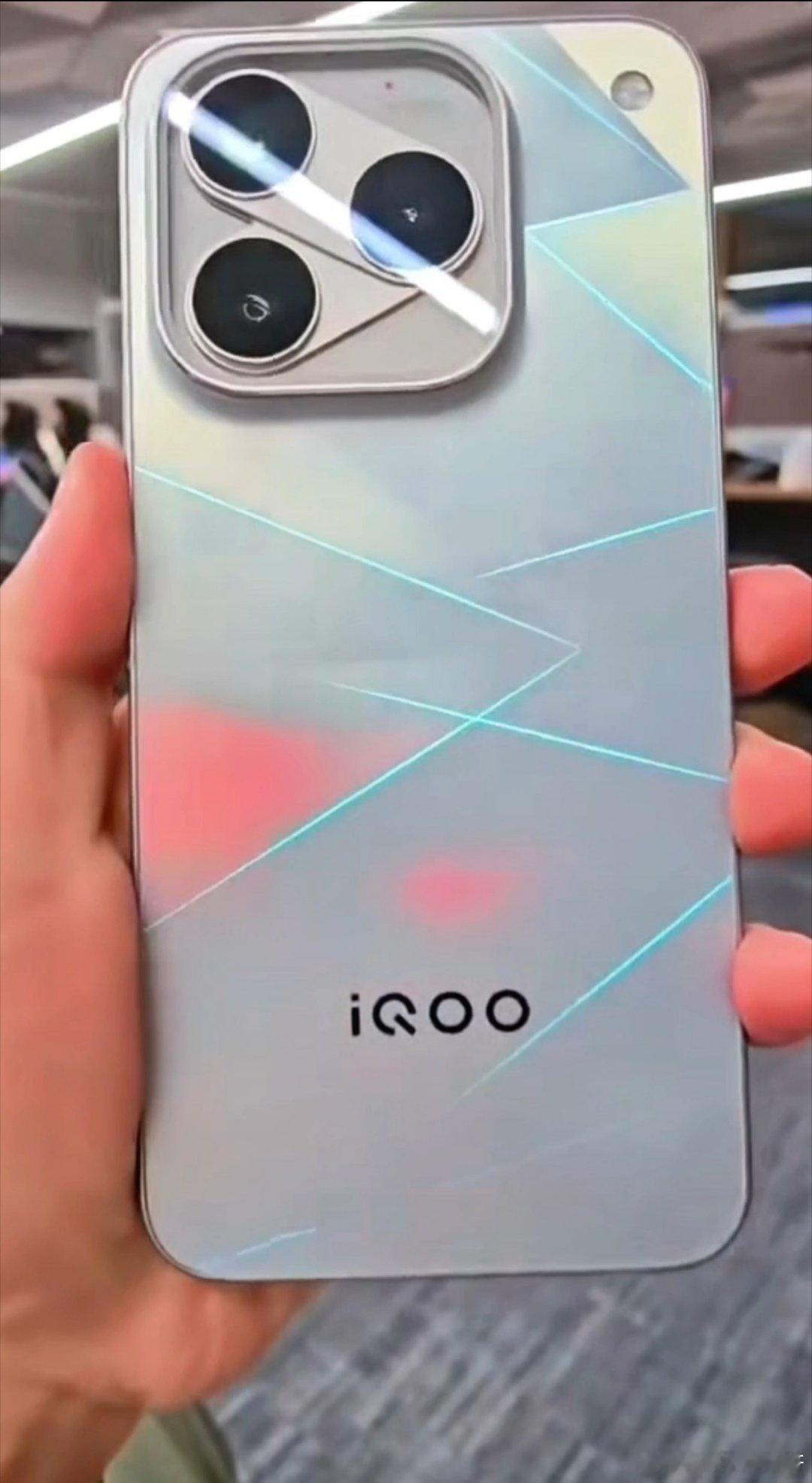 疑似iQOO16真机AI图曝光#iqoo#😯😯😯#iqoo16#​