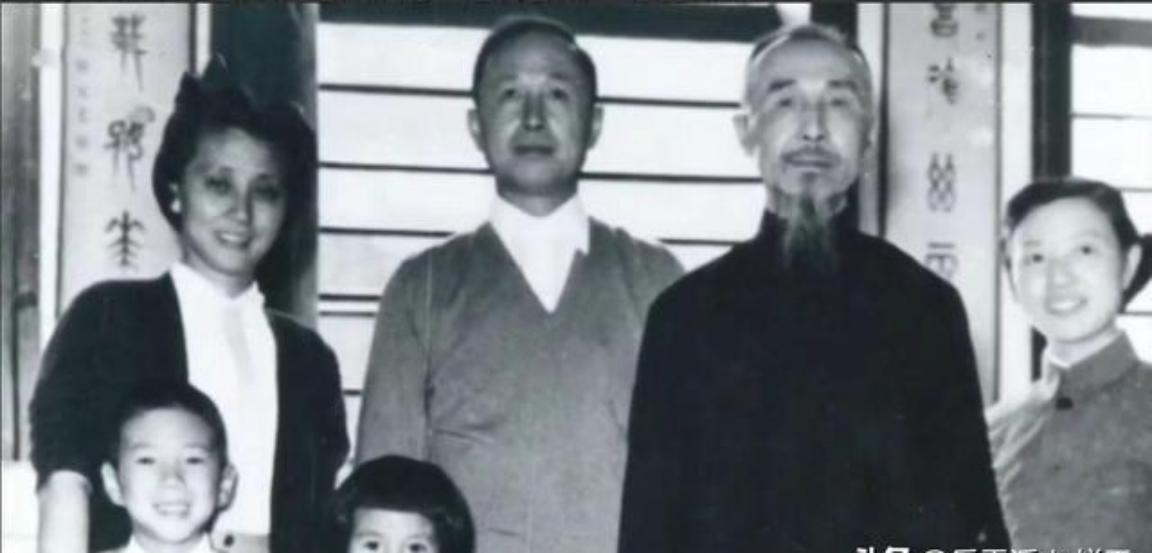 钱学森的儿子钱永刚曾两度辍学，数学考试仅30分，几乎无缘大学。然而，钱学森却不闻