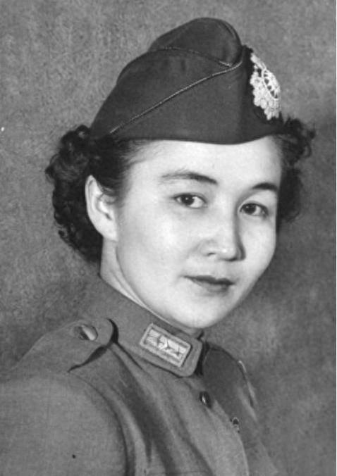  她的确不是普通人，她是一个从哈尔滨走出来的中俄混血儿，一个曾在日本特务机关“