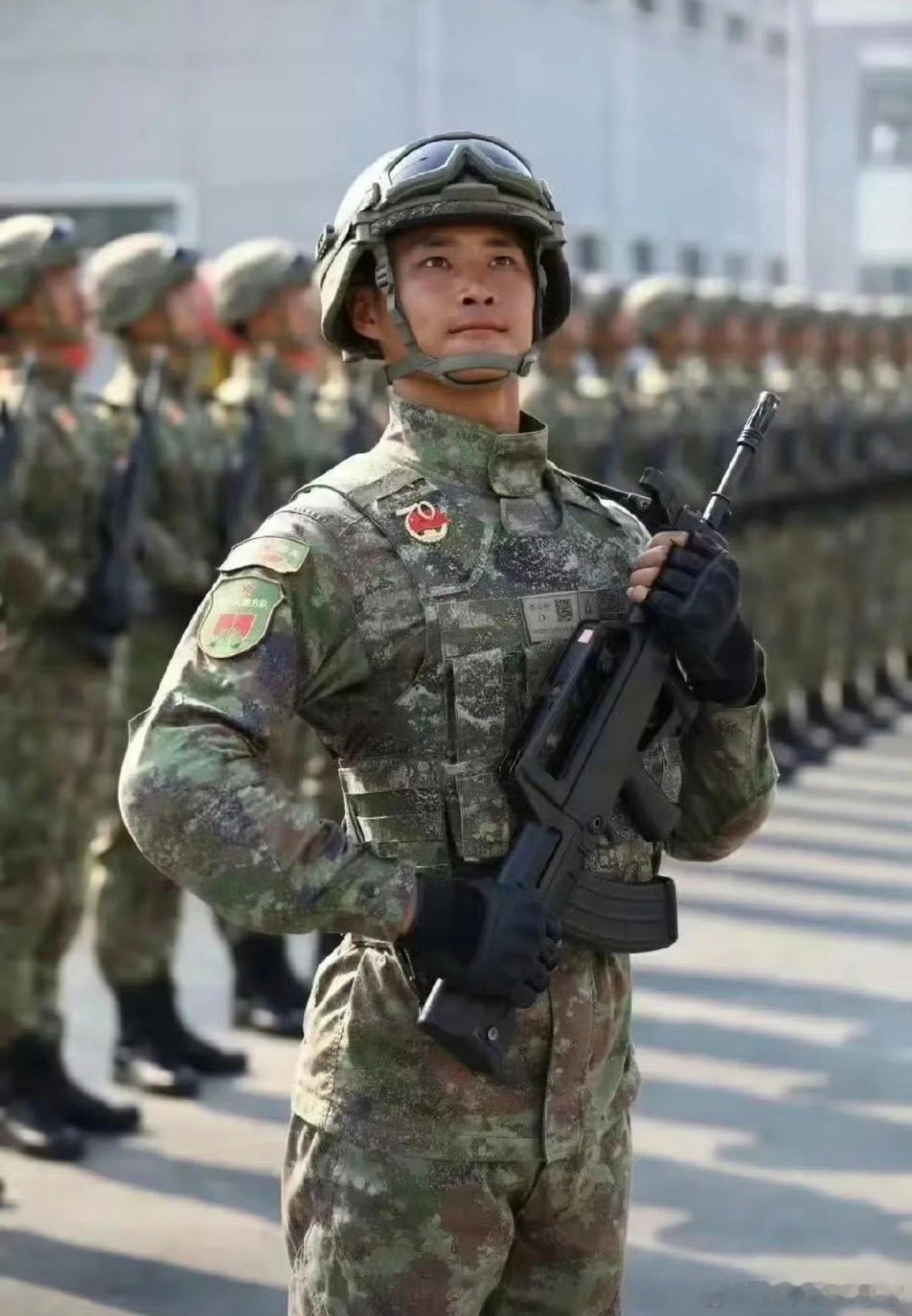 哈哈哈……到时候结婚开一次直播，接受全国人民的祝福吧！[大笑]小伙为参加九三阅兵
