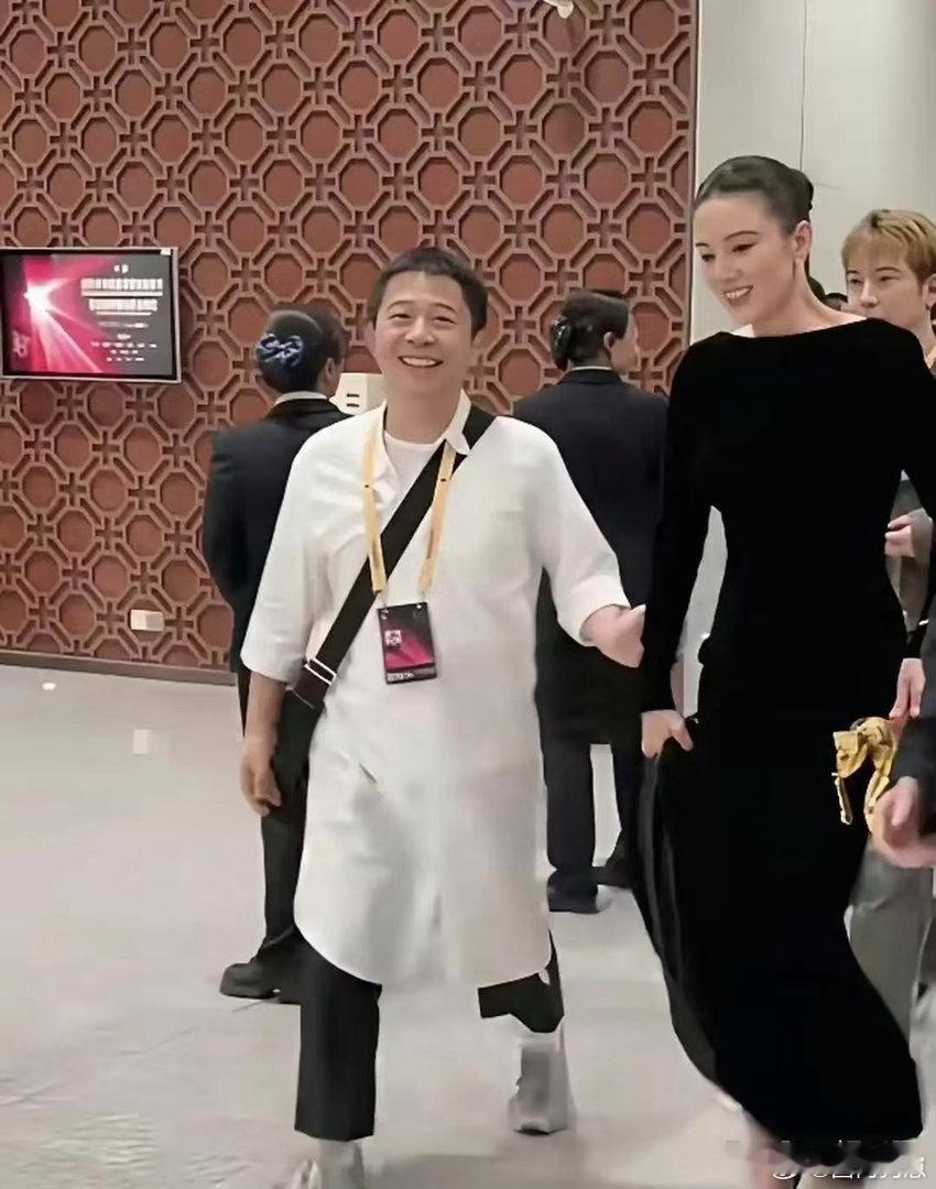 宋佳真的选对了伴侣，和导演王伟结婚之后事业一路走高，各类重磅奖项拿到不停。