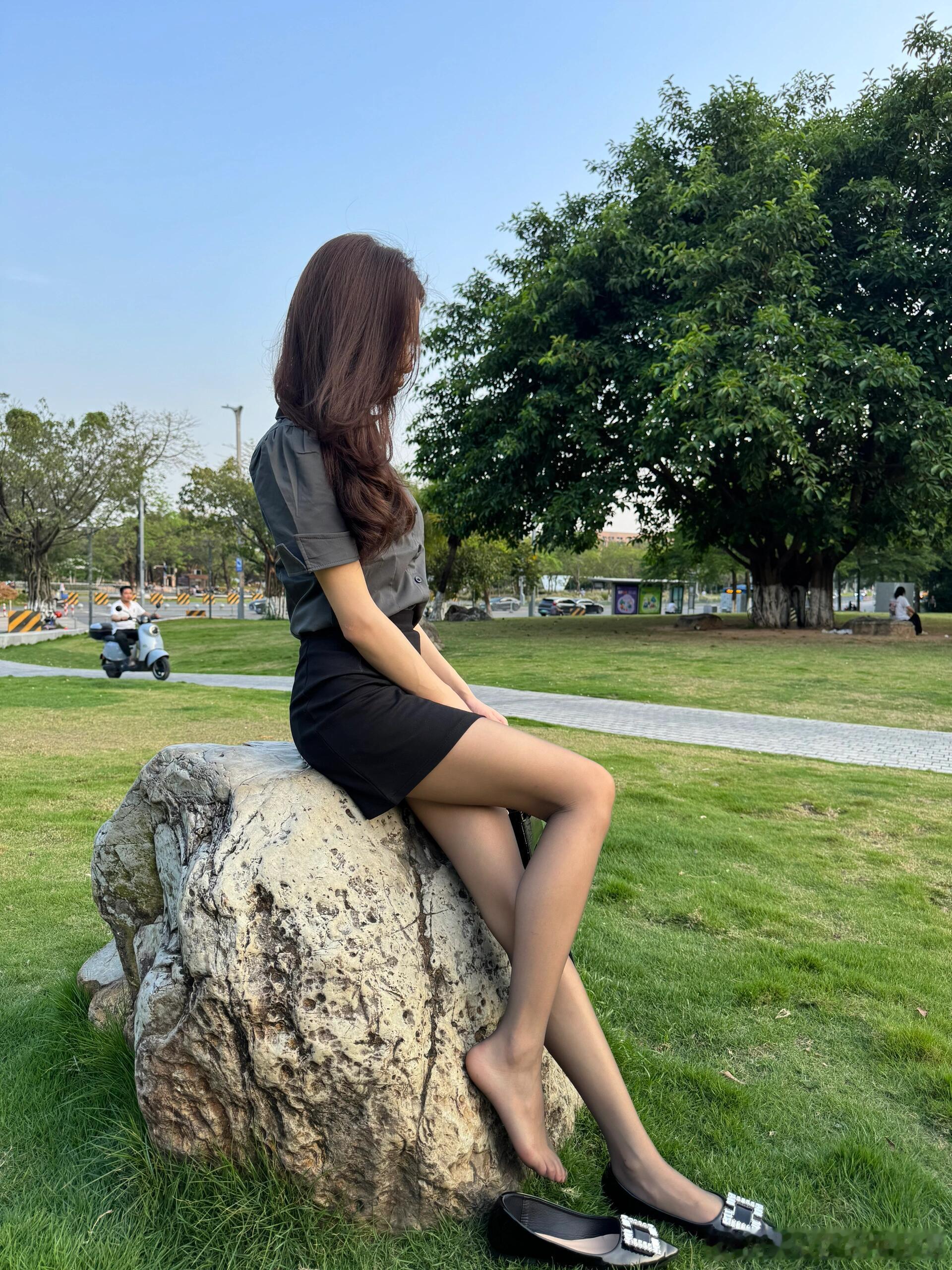 丝袜搭配平底鞋，简直太美太显腿了～​​​