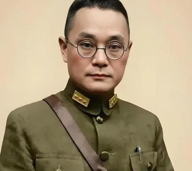1949年潘文华起义前夜发现妻子张俊是军统特务，他转身一把推开一箱金条：你走吧，