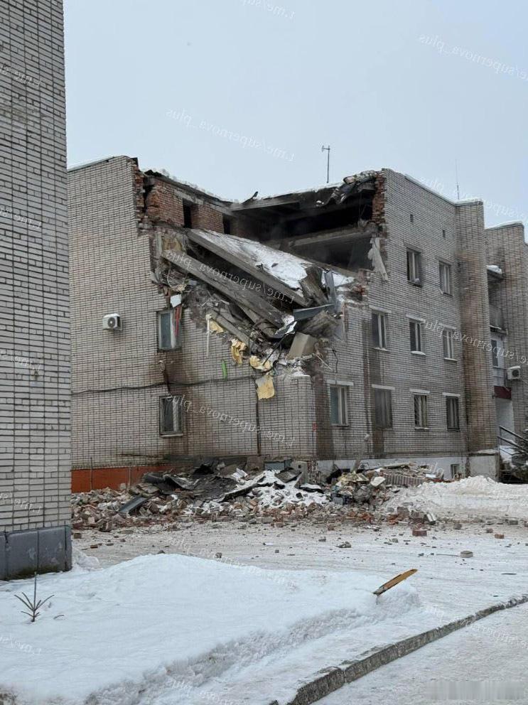 大递消息，圣彼得堡方向，弗谢沃洛日斯基区军事司令部办公楼发生爆炸。有4名大递朋友