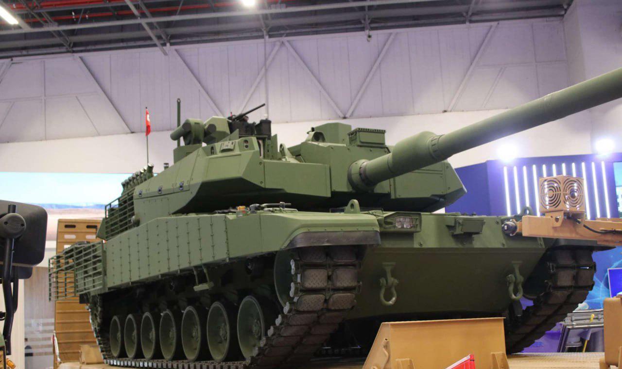 坦克最怕啥？不是对面坦克，是天上嗡嗡的无人机。土耳其人把“阿尔泰”直接开