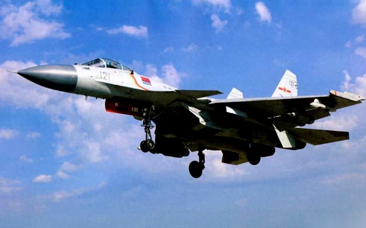 关于中国海军歼-15和美军F/A-18究竟谁更强的争论，网上一搜一大把。但说句扎