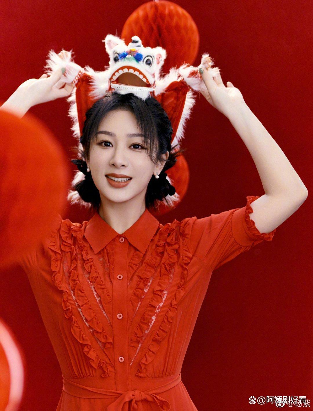 1、杨紫前阵子应新丽的邀请客串了电影《千里江山图》，央妈的项目《女君和熹》在接触