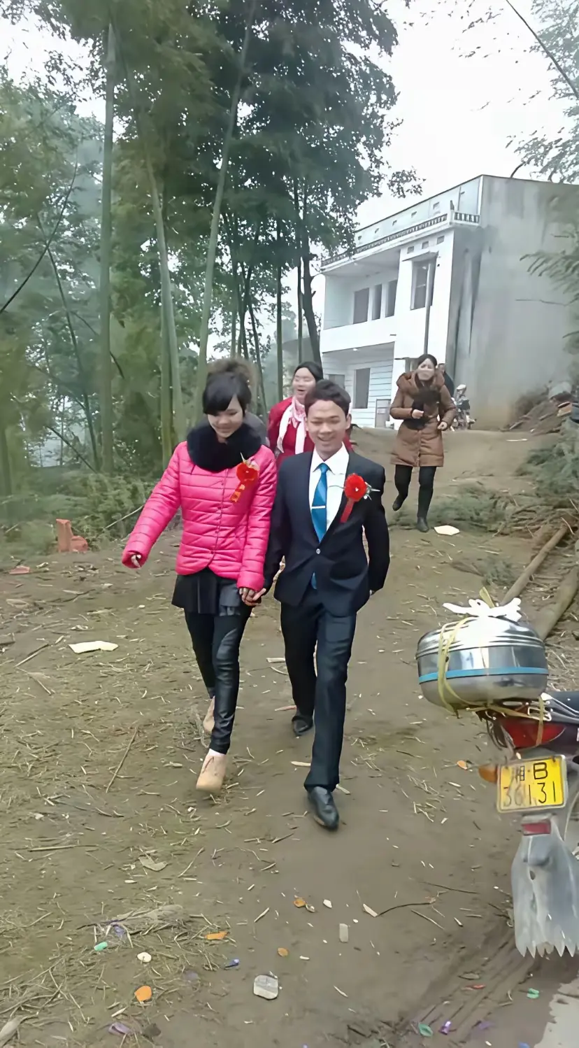 同样的2012结婚，看看我们的感觉都拿不出手。