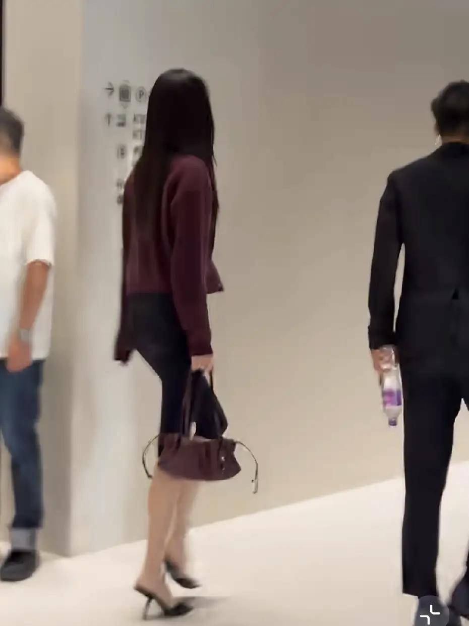 奚梦瑶得到了豪门婚礼，真的公开被豪门接纳了，也没有松懈，还是一如既往的出来工作，