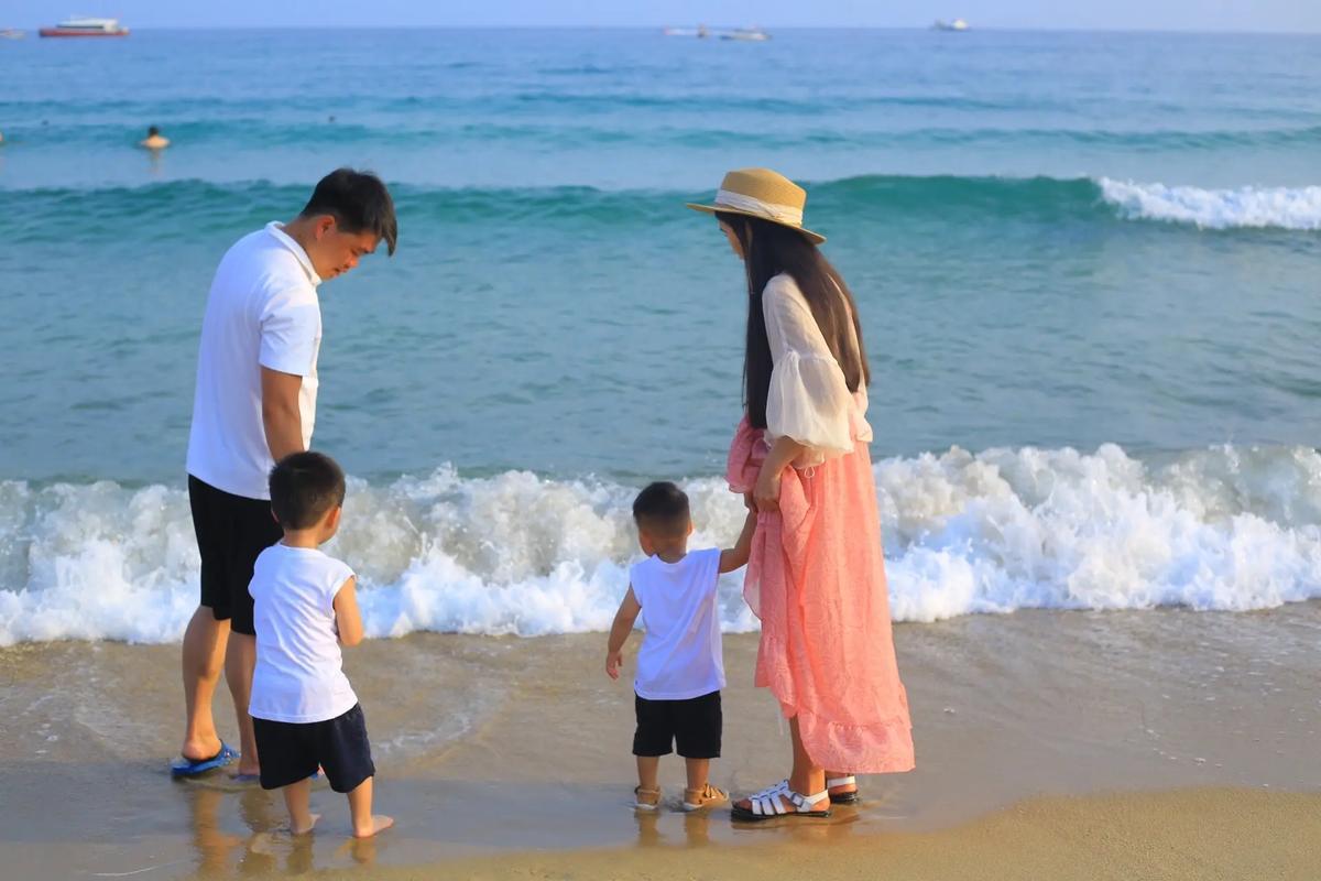 广西，男子和妻子婚后养育两个儿子，精心培养儿子多年，男子意外发现竟然都不是他的种