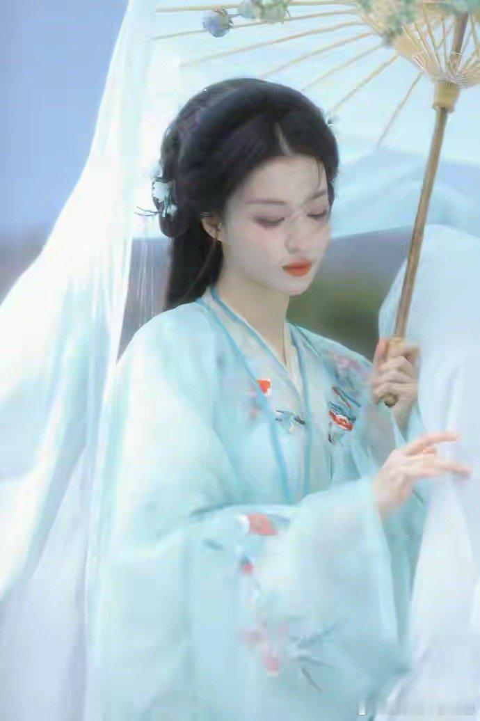 王楚然只贴三片黄瓜美成这样以前看到大家夸哪个明星脸小真的没有什么概念心想“小能小