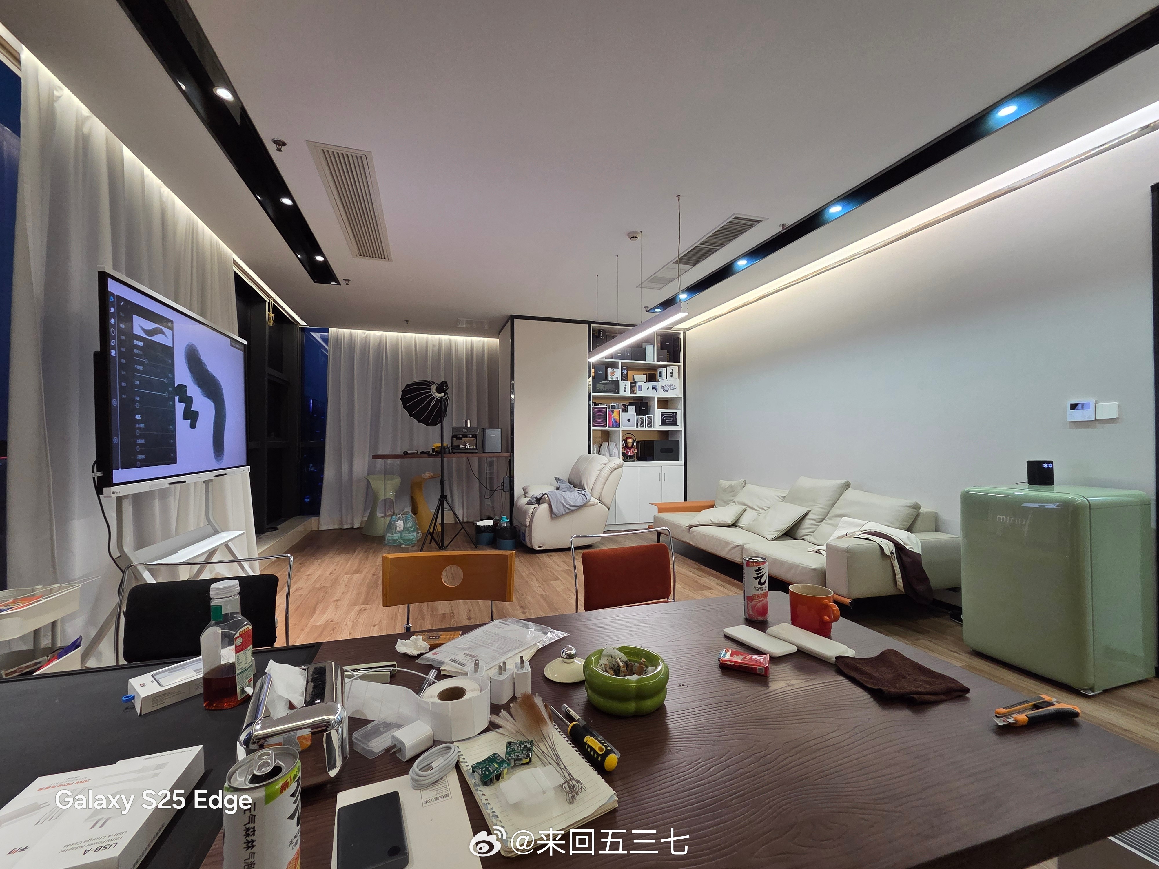 我的新办公室，可还行！！！刚弄好，有点乱[笑着哭]准备再弄一个茶几，有朋友来，