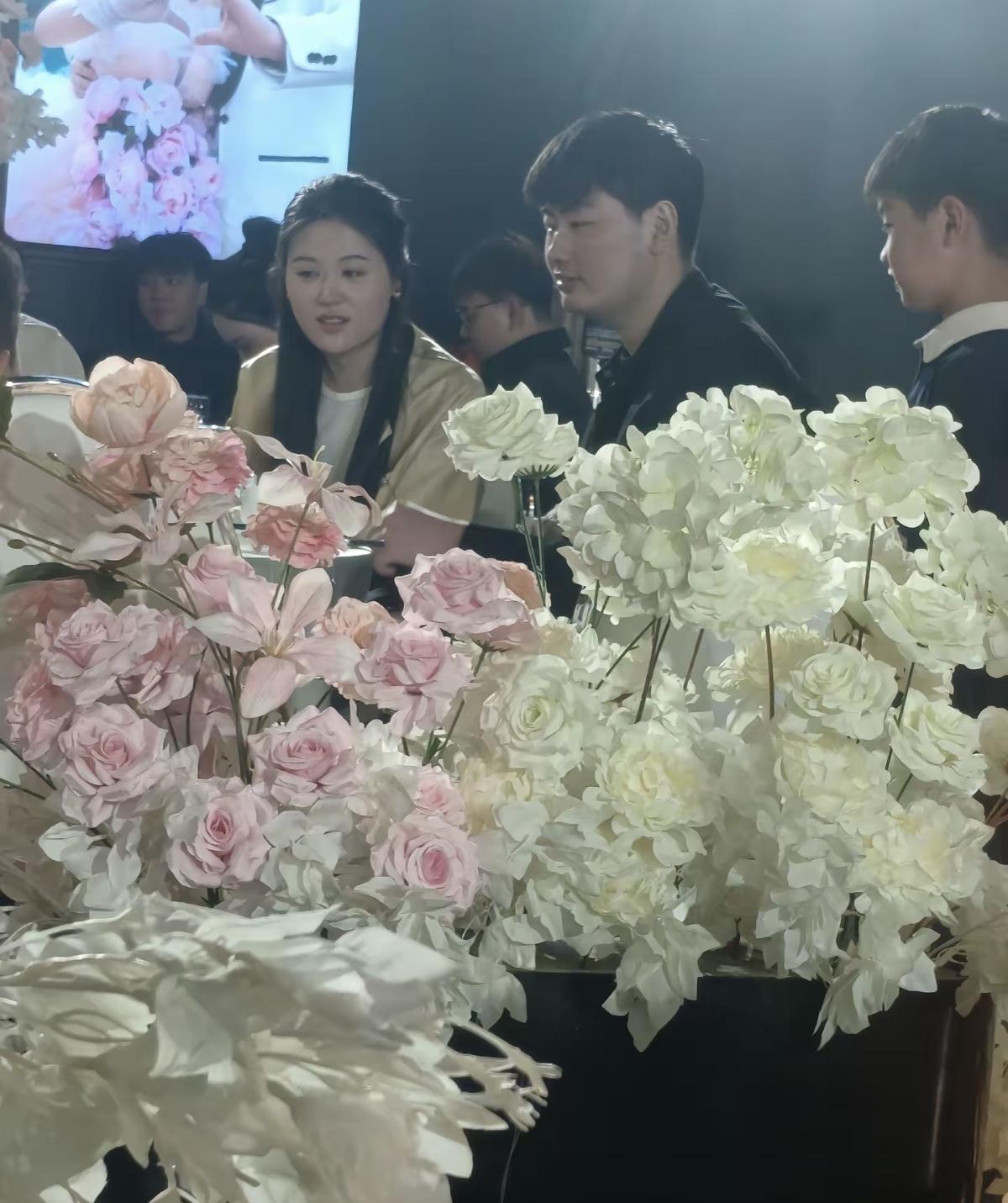 这个大衣哥儿媳陈萌真漂亮，而且还不招摇。陈亚楠也不差，自己也很优秀，只是不是