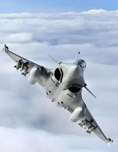 俄专家打破沉默：阵风被全世界低估，歼10C随时会被撕掉龙的翅膀。阵风是架性能超群