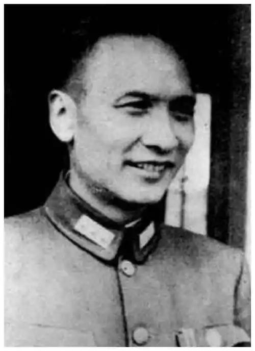 沈醉的军衔奇葩在哪儿？奇葩就奇葩在，他顶着“陆军中将”的名头满世界晃，法定铨叙军