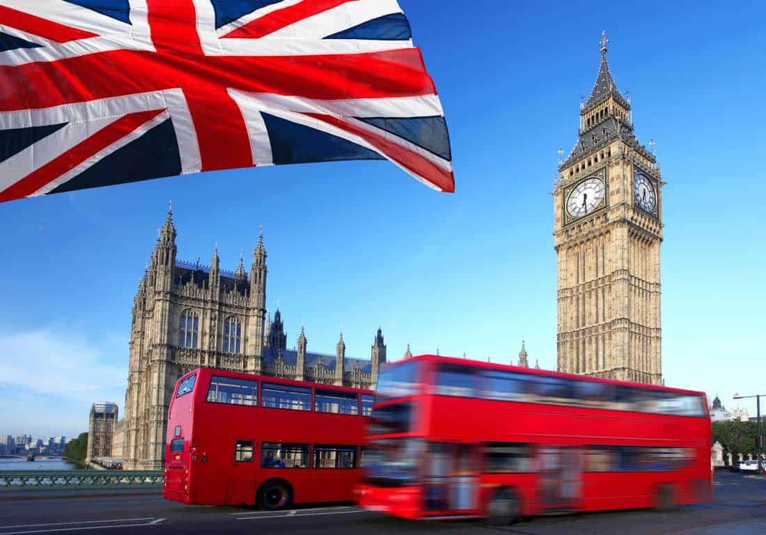 欧盟一施压，英国终究还是怂了！10月4日英媒报道，英国将要对中国电动车征收45%