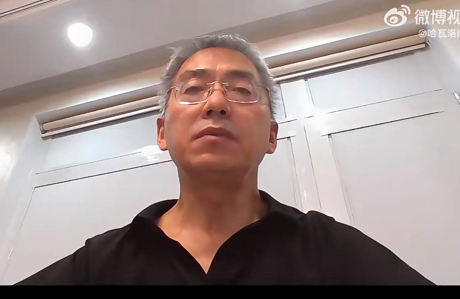 这个男子自述得了肺癌晚期，却发现孩子不是亲生的，这无疑是晴天霹雳。老婆隐瞒家族精