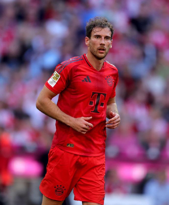 格雷茨卡是万万没有想到，他进球了！裁判的一声哨响！他认为这是算他的进球有效了！