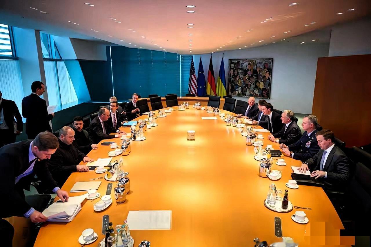 美欧乌柏林会谈突生意外！据德国《世界报》消息，12月14日，在柏林弗里德里希