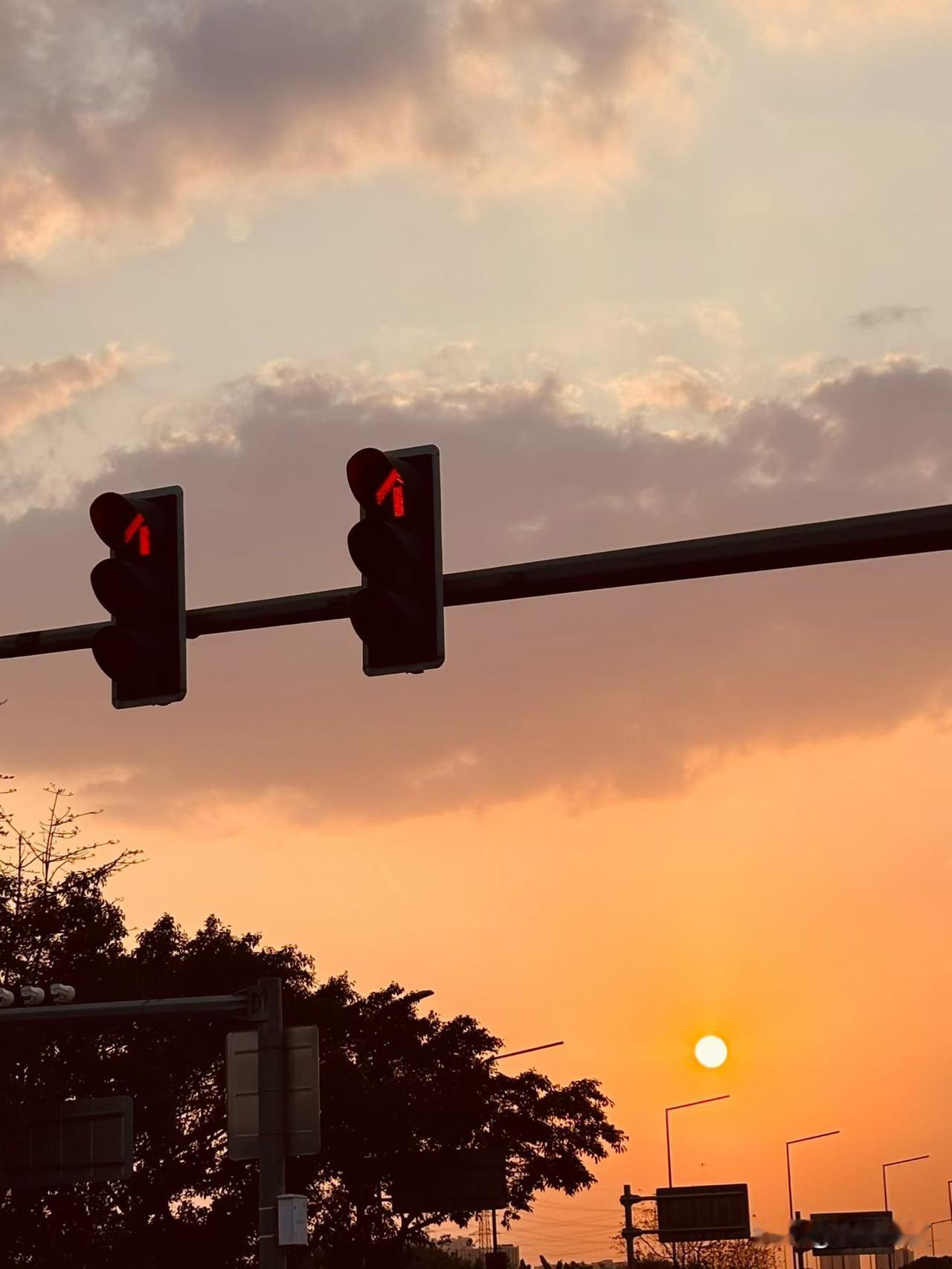 所有的疏远，都是早有预谋人与人之间的关系，从来都不是突然变淡的，所有的疏远，