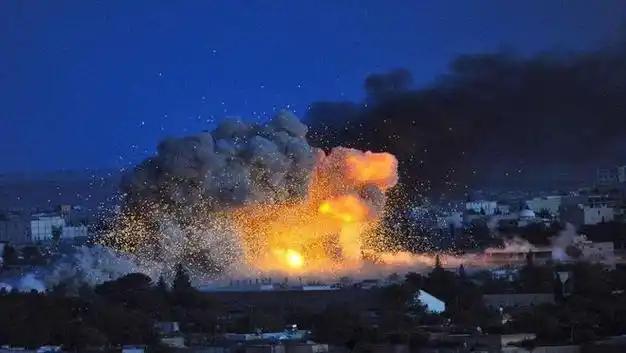 俄用“榛树”导弹对乌进行第二次攻击之后，乌方找到了“榛树”导弹的残骸，然后叫来西