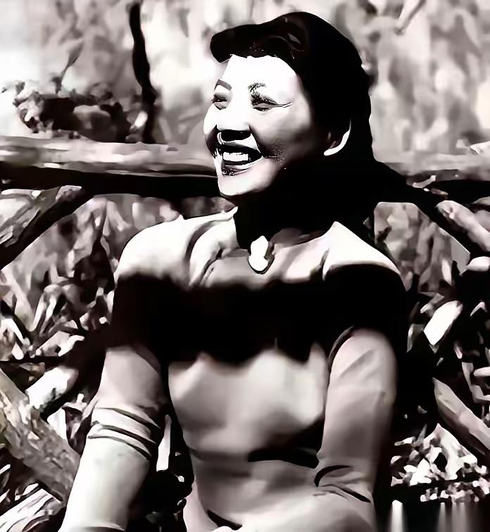 谁能想到，党组织给的二十根金条，竟被她在麻将桌上输得精光！可就是这个沉迷打牌的“