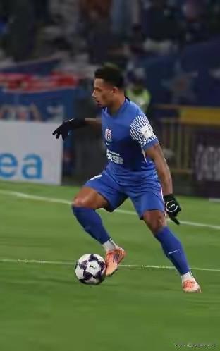 赛季前热身：山东泰山队2：8（上海申花队）山东泰山几乎上全主力：、彭啸、