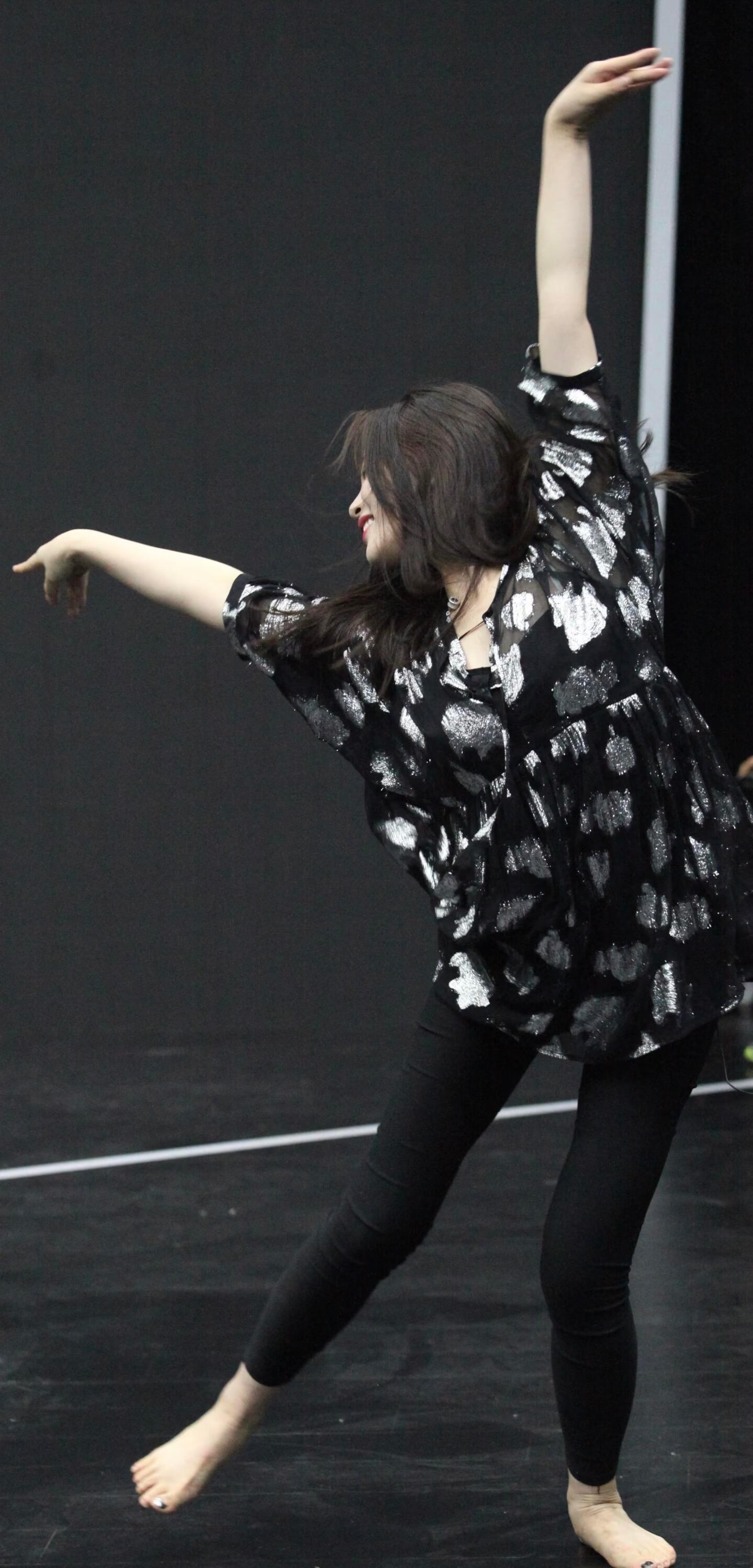 早期虞书欣，依旧“美丽”的面庞