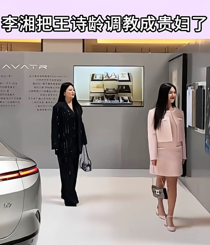 王诗龄，直接跳过少女期，进阶到贵妇阶层。连发型，走路的姿势，都和李湘一模一