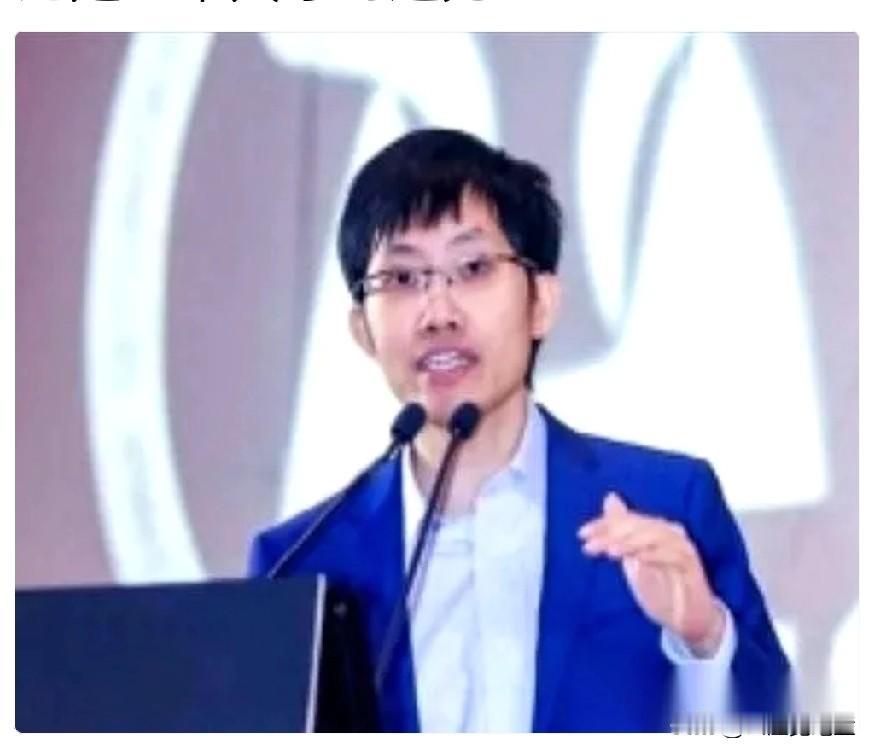 一个管着上千亿资金的量化大佬，梁文锋，突然在内部会上，对着帮他赚钱的整个团队，扔