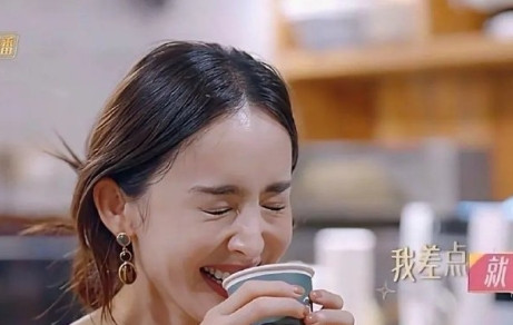 老天奶，娜扎这得是多瘦啊，不敢想在镜头都这样，现实生活中得多瘦​​​