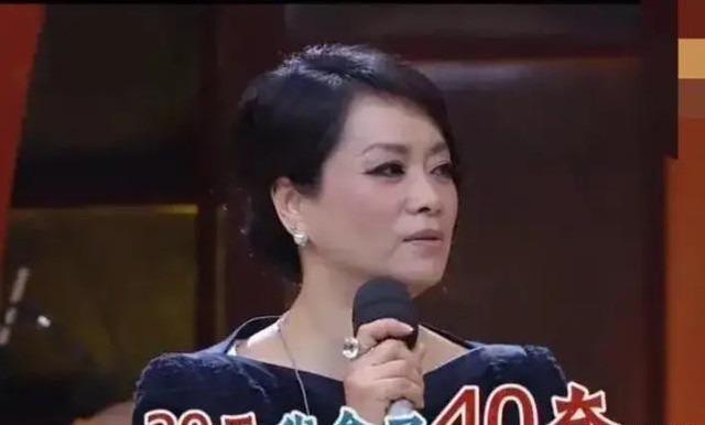 有一次，歌坛大姐大毛阿敏入住一家五星级酒店，住了半个月后，酒店却发现丢了40多套