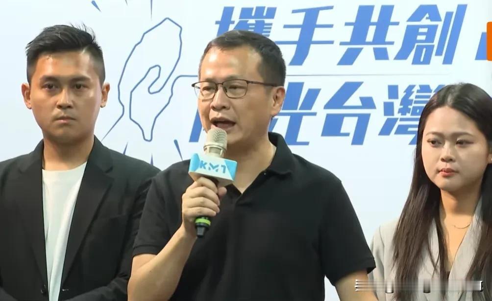 恭喜郑丽文高票当选国民党主席！罗智强在票数没有完全出来之时，已经提前恭喜郑丽文了