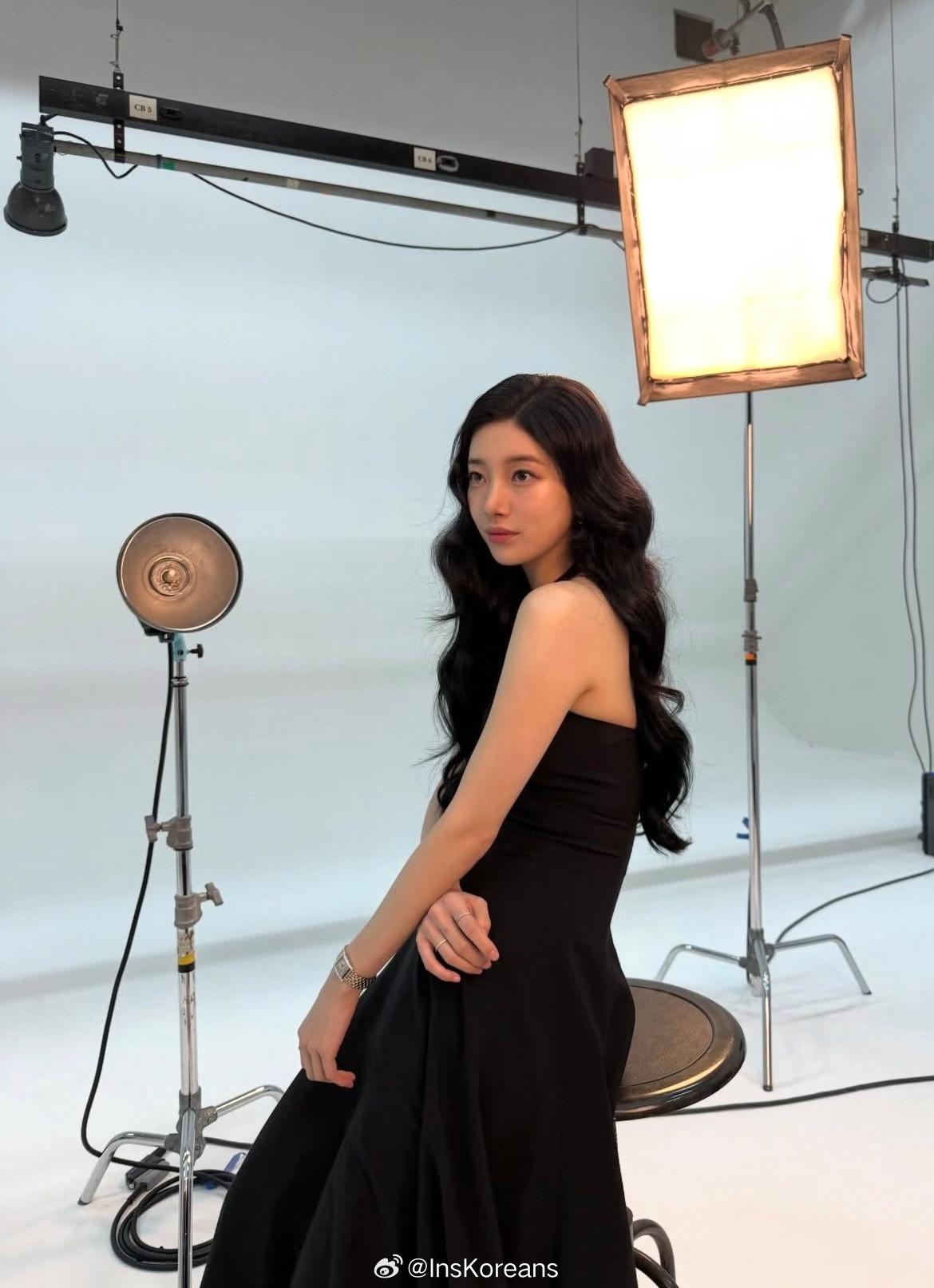 裴秀智裴秀智韩国人做的女神长卷发挺有氛围感的