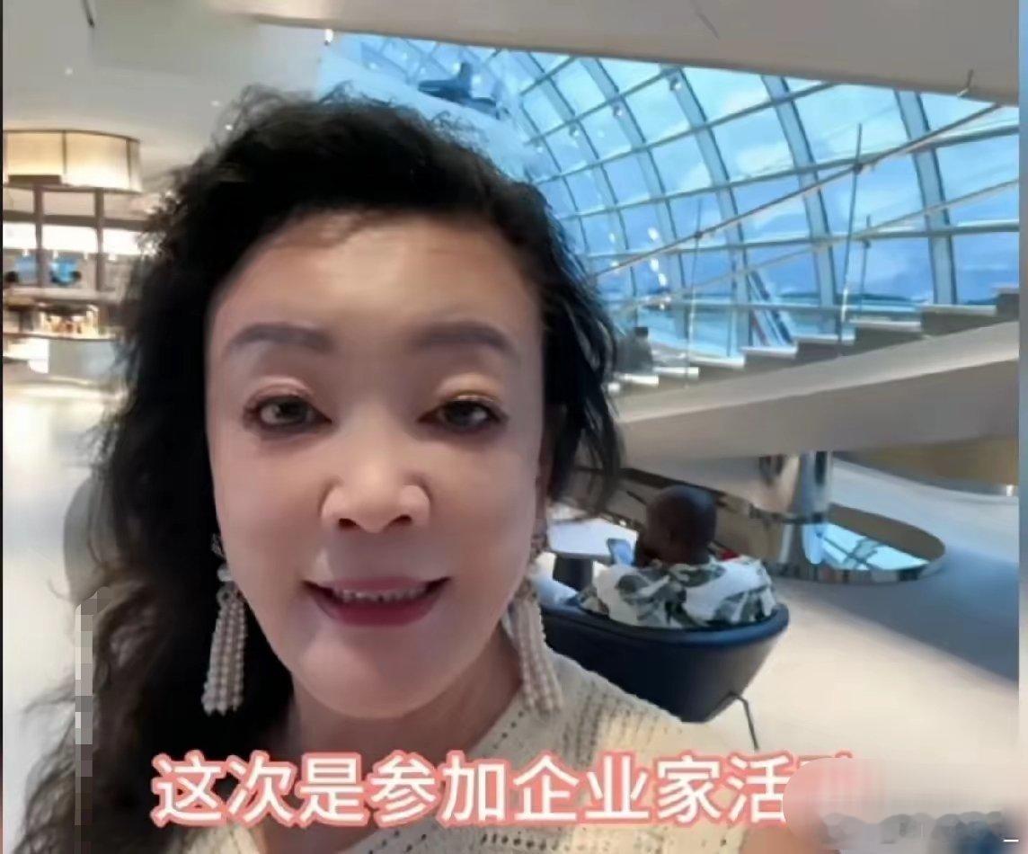 答案来了，张兰为什么没有陪霖霖玥玥去草原玩？​都知道这两天，小霖霖和小玥玥第一次