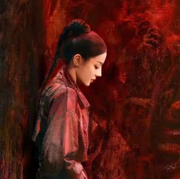 救命！迪丽热巴这波红毯造型争议也太戏剧了吧！😱刚刚刷到热搜我直接愣住一边被说抄