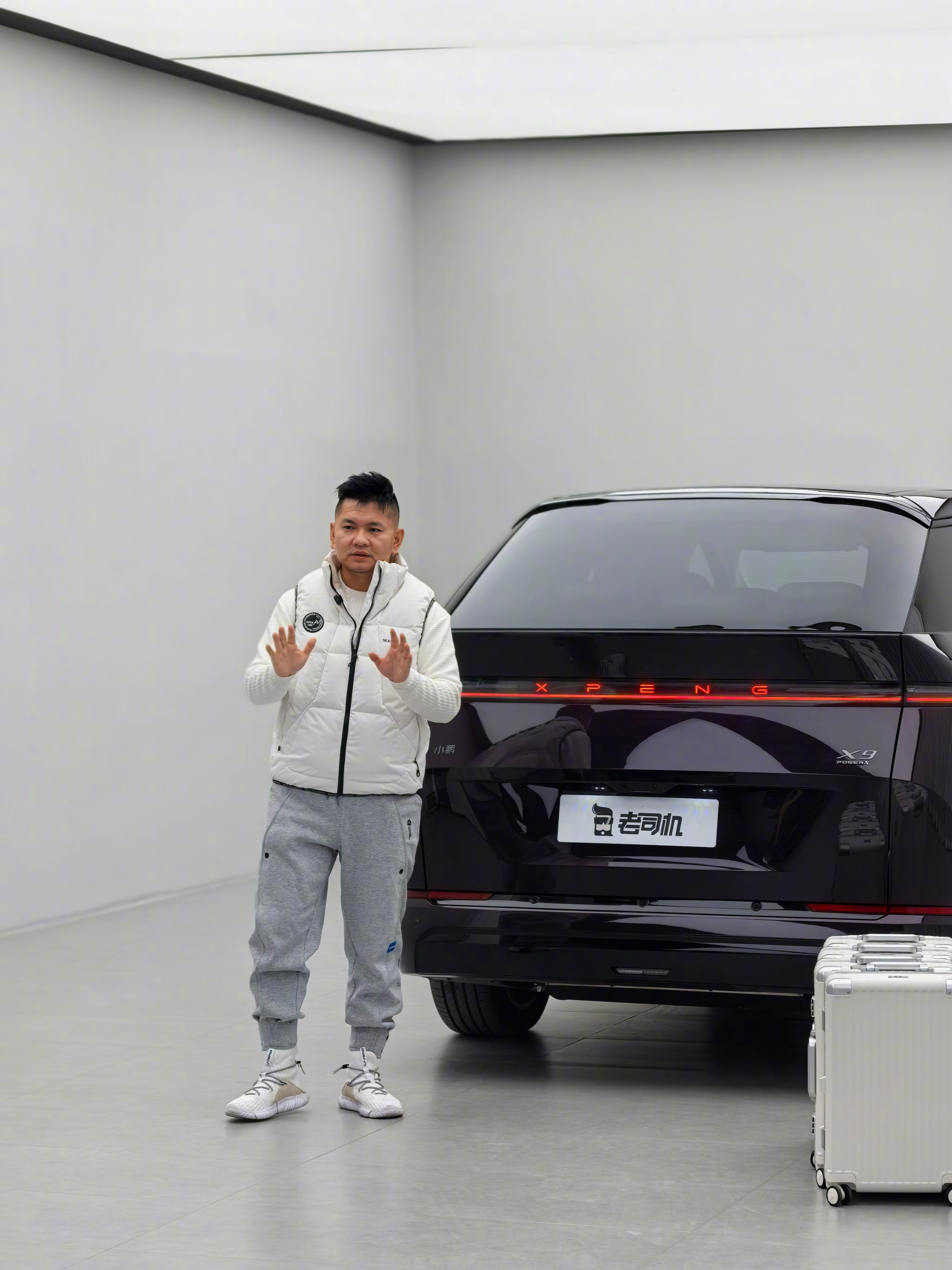 X9增程这特么后备厢真是让人无奈，无奈的是：太高了太深了，怎么装都装不满。拍后备