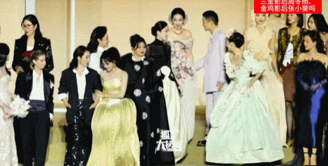 一场时尚盛典本应是群星璀璨的盛宴，却因站位问题闹得沸沸扬扬。钟楚曦率先抢占中间位