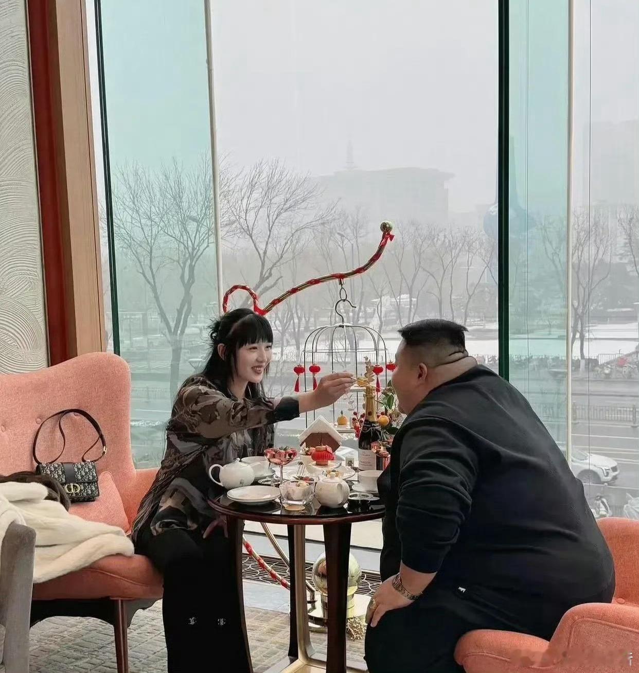 差点以为元帅出轨了….