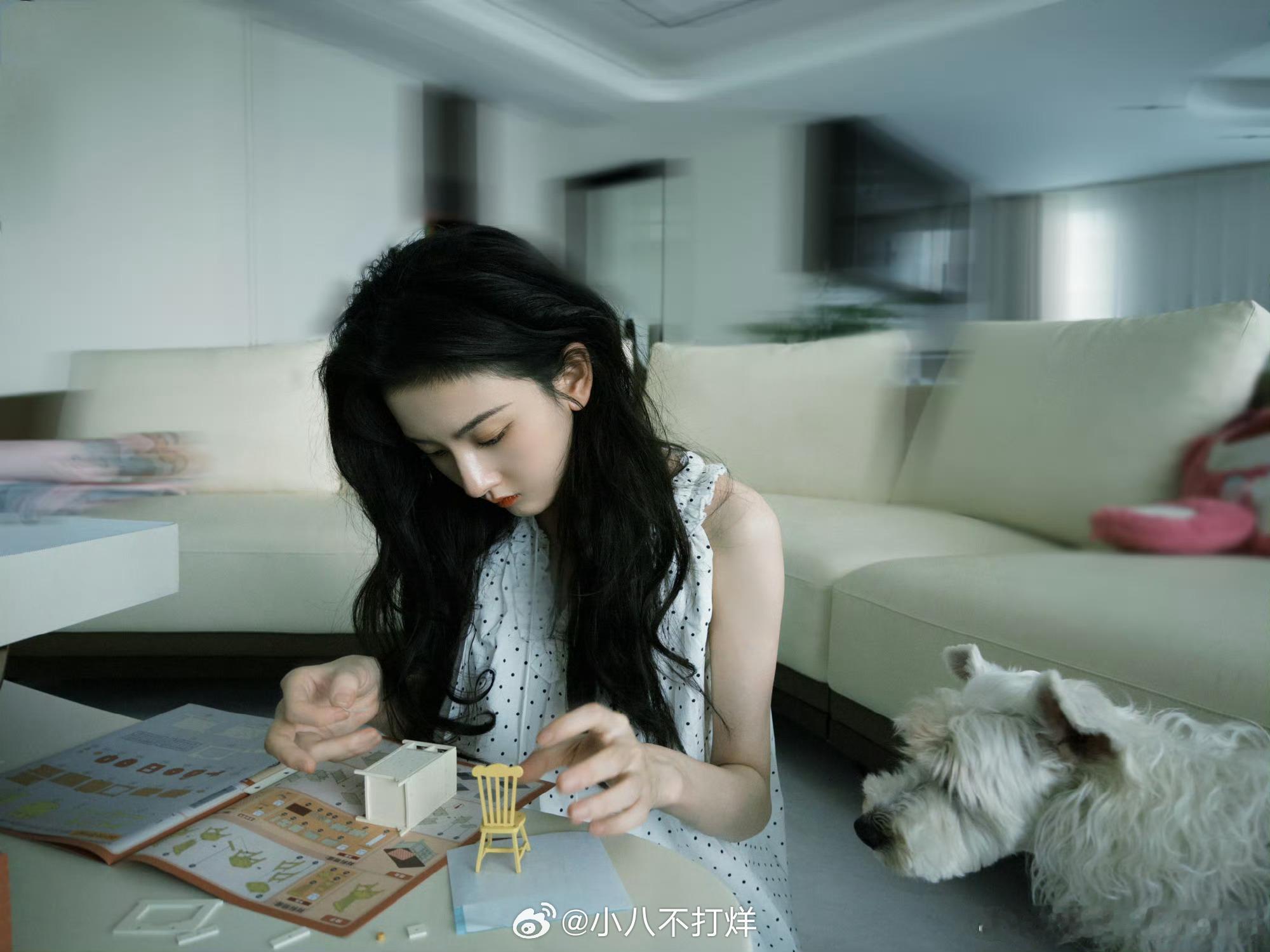 宋祖儿拼图日常分享日常🌸认真做手工的祖儿好可爱在自己的小世界里认真生