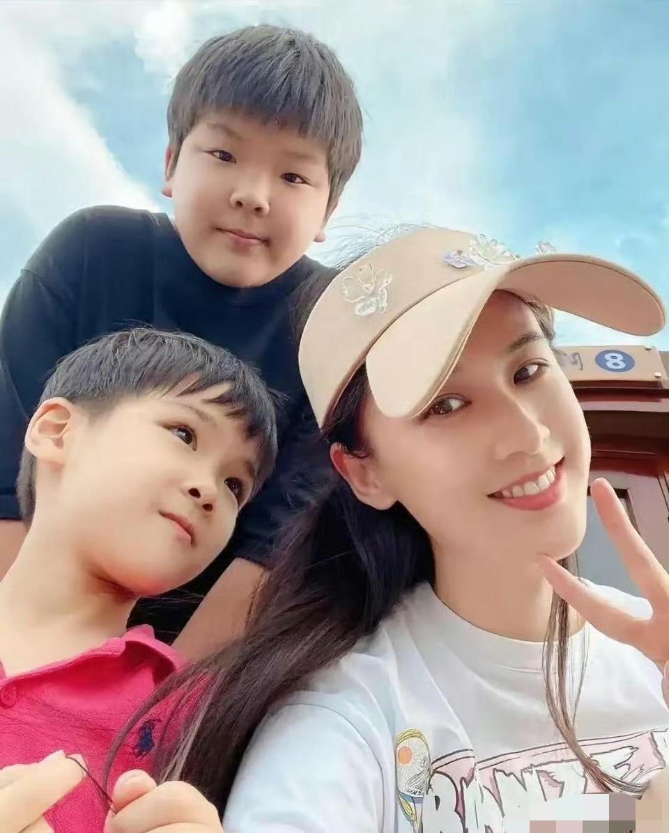 救命！黄圣依和杨子这对夫妻的育儿“辩论赛”也太好笑了吧🤣黄圣依一脸认真吐槽：