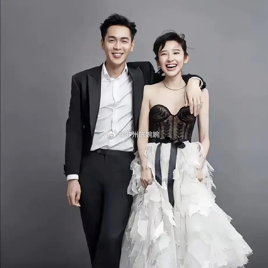 果然姜还是老的辣，我问我妈，唐艺昕产后皮肤病，张若昀不嫌弃她吗？我妈一句话点醒我